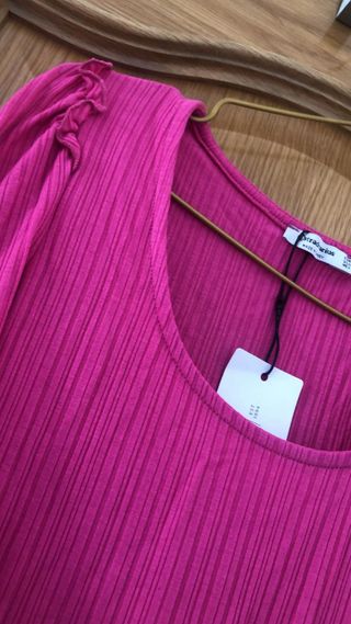 Top Stradivarius rosa talla S