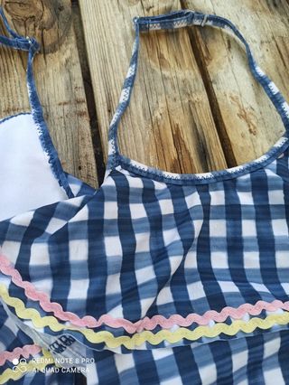 Bañador niña, volantes, 4-5 años.Precio por unidad