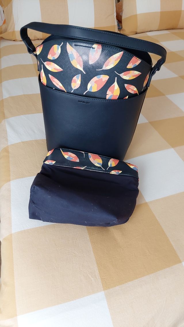 Bolso negro con estampado multicolor