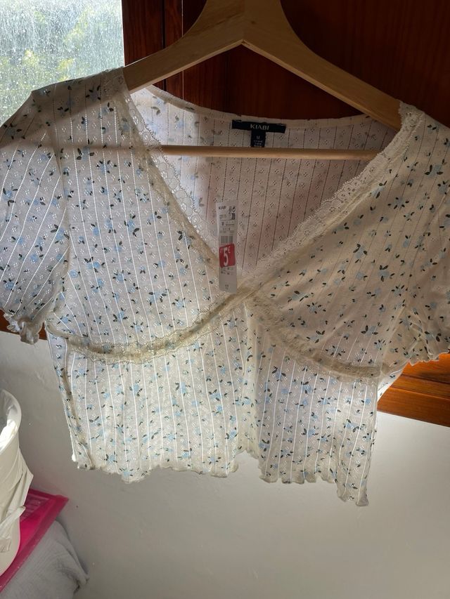 Crop Kiabi flores-encaje T-M