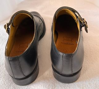 Zapatos negros hebilla italianos. Unisex