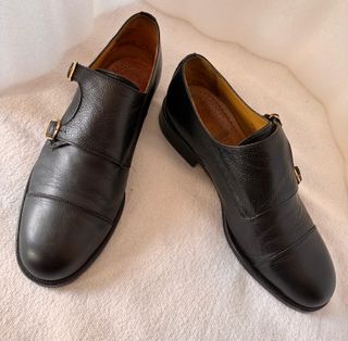 Zapatos negros hebilla italianos. Unisex