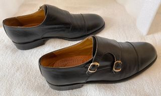 Zapatos negros hebilla italianos. Unisex
