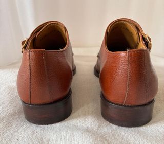 Zapatos tipo italianos hebilla marrón. Unisex.