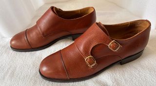 Zapatos tipo italianos hebilla marrón. Unisex.