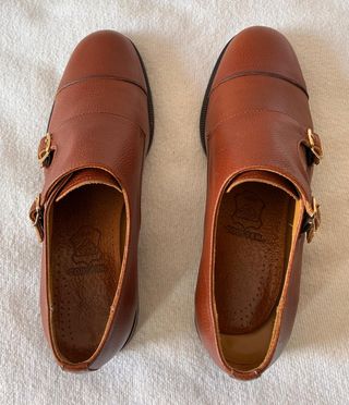 Zapatos tipo italianos hebilla marrón. Unisex.