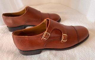 Zapatos tipo italianos hebilla marrón. Unisex.