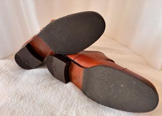 Zapatos tipo italianos hebilla marrón. Unisex.