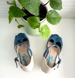 Sandalias de cuña azúl 
