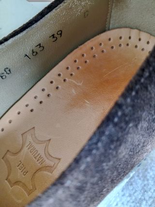 Zapatos ante marrones, tipo italianos, hebilla.