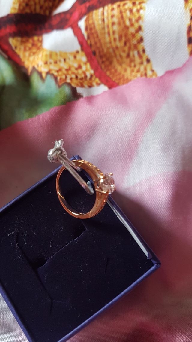 Anillo Swarovski dorado y blanco