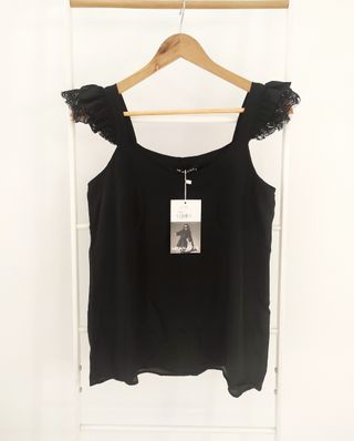 Blusa negra tirantes encaje