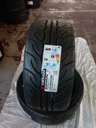Neumáticos Yokohama Advan 235/35R19 87W