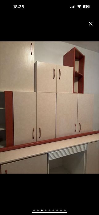 Muebles cocina beige y marrón