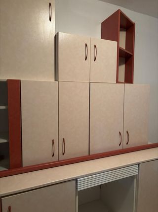 Muebles cocina beige y marrón