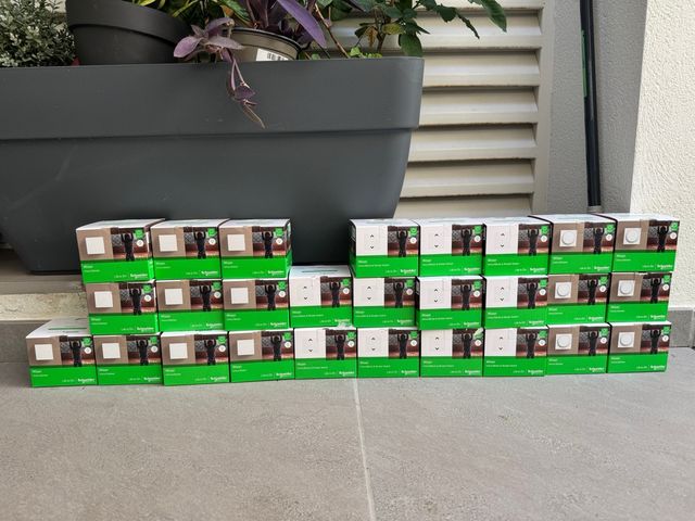 wiser schneider  
dimmer, persianas, interruptor.