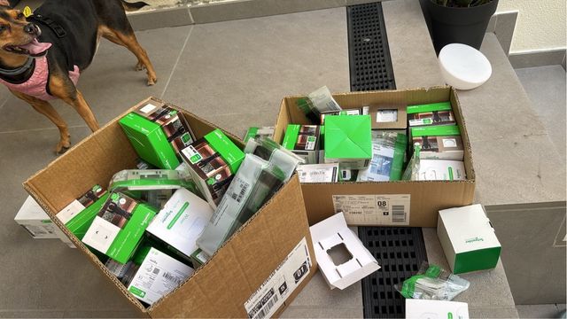 wiser schneider  
dimmer, persianas, interruptor.