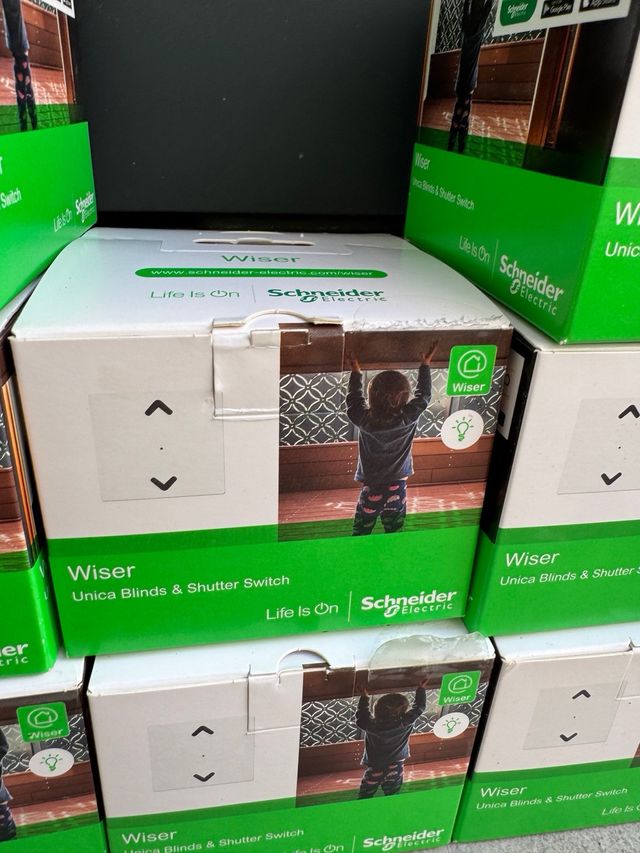 wiser schneider  
dimmer, persianas, interruptor.