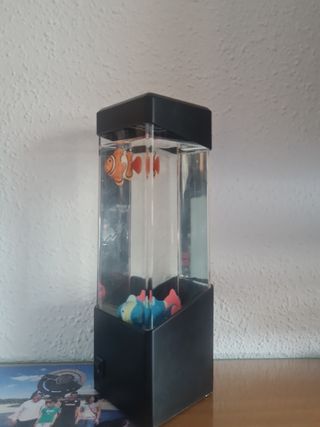 Acuario con luz LED - pecera decorativa