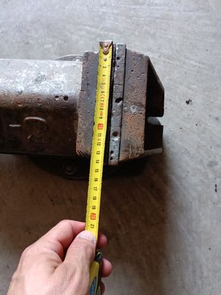 Tornillo de mesa CH-2 antiguo