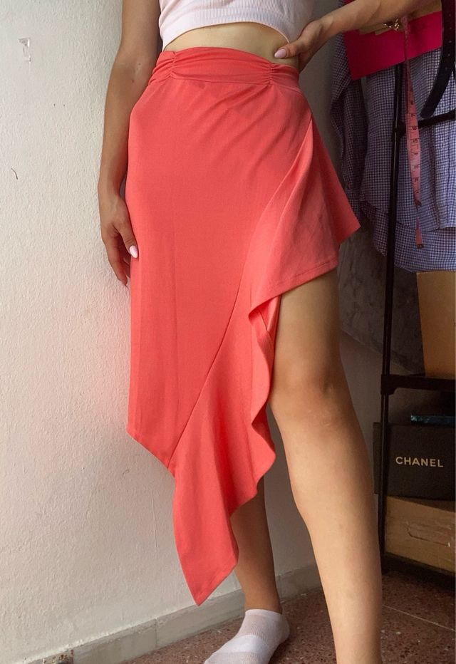 Falda midi asimétrica rosa