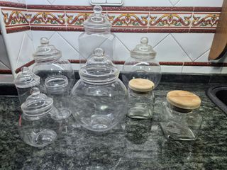 9 botes plástico para MESA DULCE . Buen estado