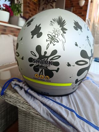 Casco moto Shark, plata mosquitos 