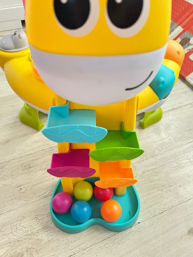 B-Kids - Centro de juegos de la Sra. Jirafa