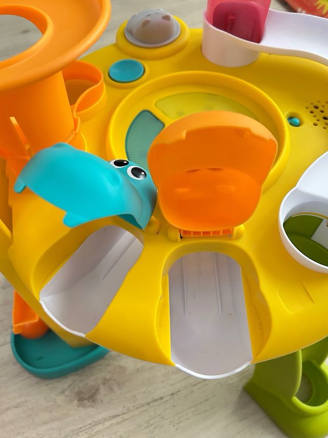 B-Kids - Centro de juegos de la Sra. Jirafa