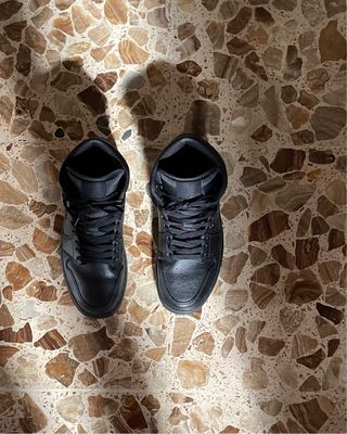 Nike Air Jordan 1 Mid - Negras