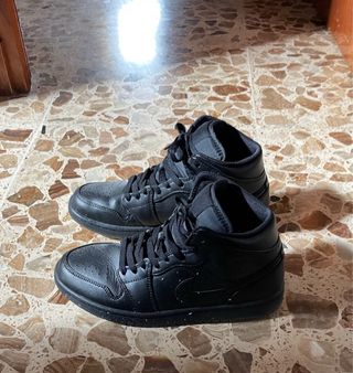 Nike Air Jordan 1 Mid - Negras