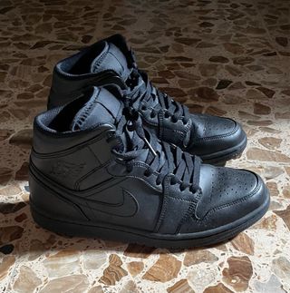 Nike Air Jordan 1 Mid - Negras