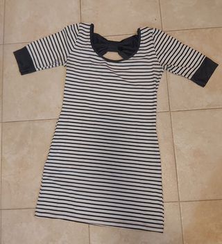 Vestito bianco e nero a righe