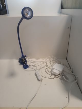 Lampara escritorio IKEA azul