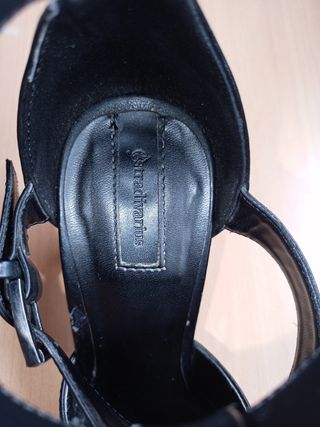 Tacones negros de tacón alto