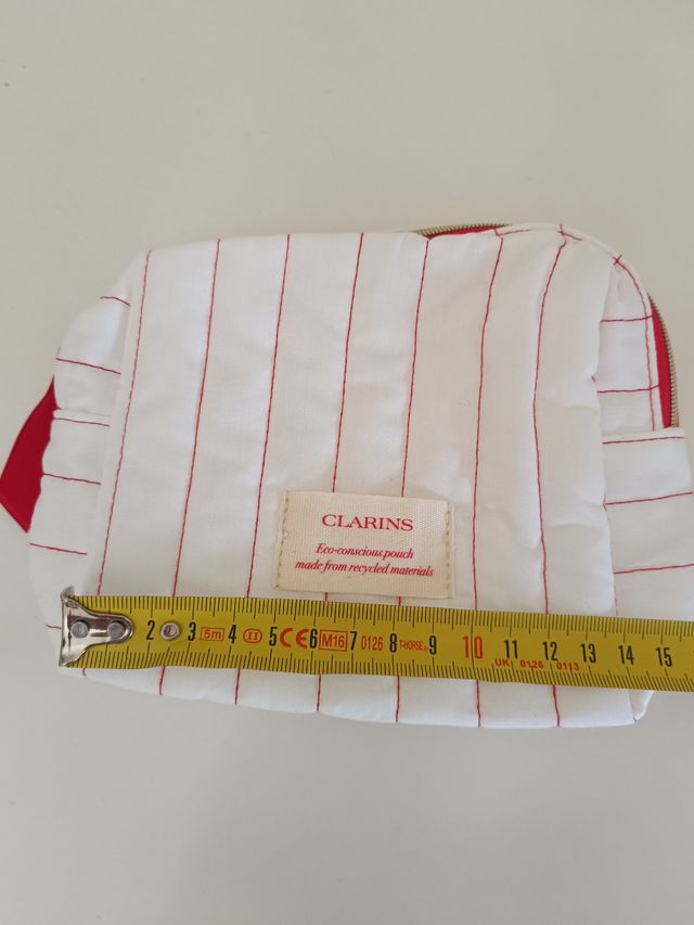 Neceser Clarins rojo y blanco