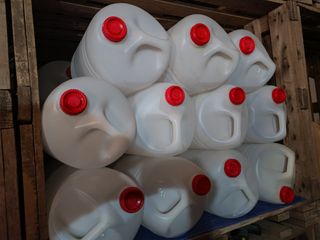 Garrafas de  25L - usadas una sola vez para vino.