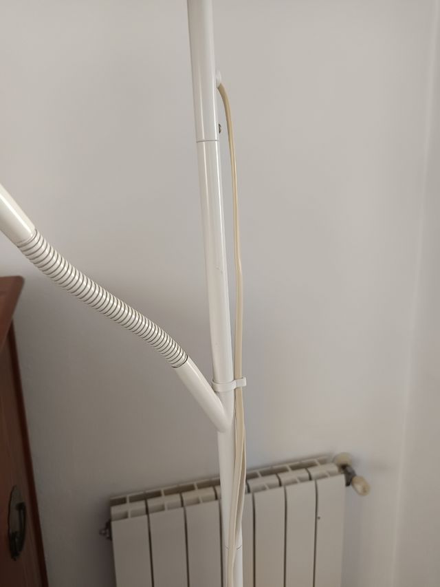 Lampara pie Ikea blanca