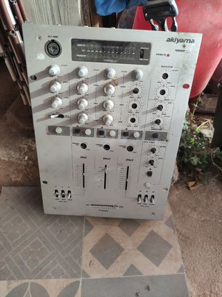 Mesa mezclas Akiyama V6T