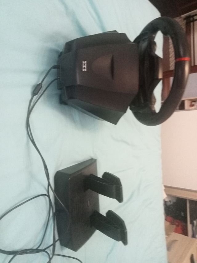 Volante y pedales Hori Xbox
