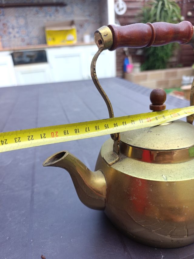 Tetera dorada metal
