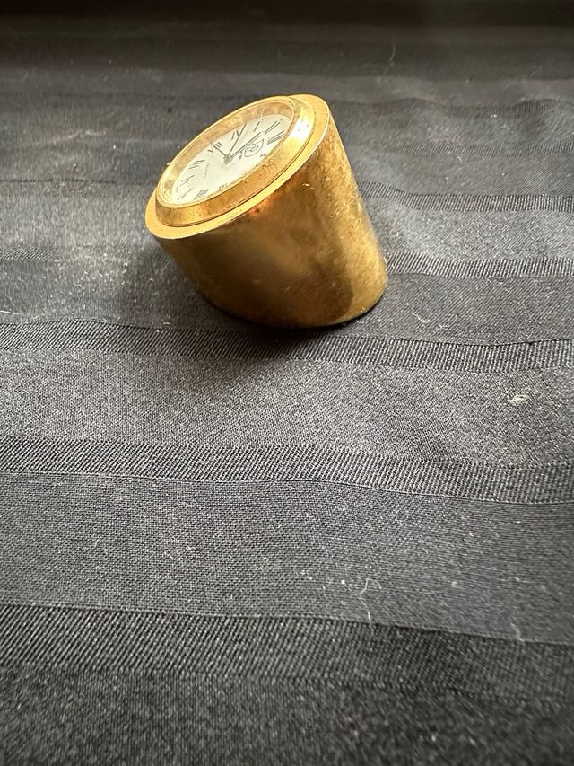 Reloj Dar Yaw dorado vintage