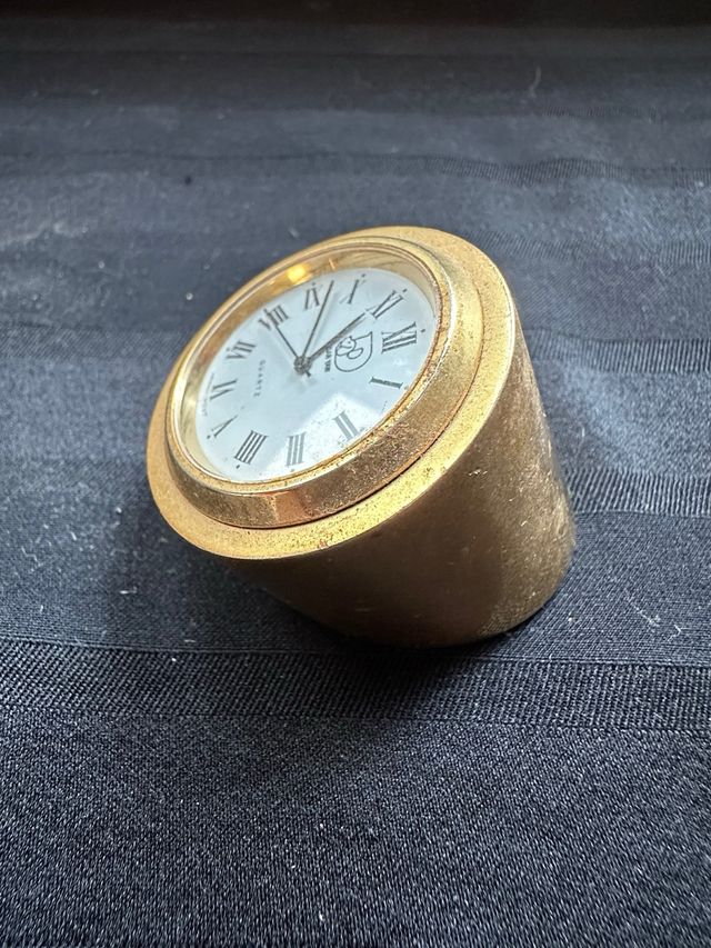 Reloj Dar Yaw dorado vintage