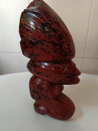 Estatua Azteca obsidiana