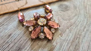 Collana Vintage con Pendente Floreale