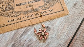 Collana Vintage con Pendente Floreale