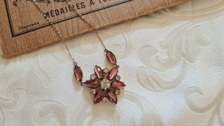 Collana Vintage con Pendente Floreale