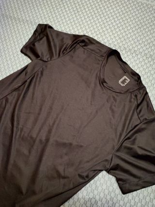 Camiseta negra hombre deporte
