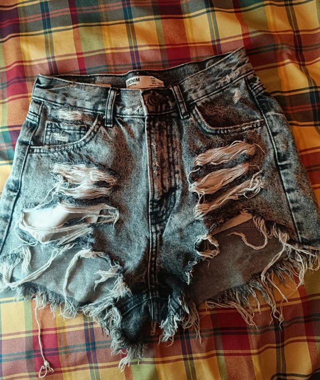 vaqueros rotos grises