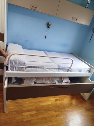 Cama 
infantil con cajones